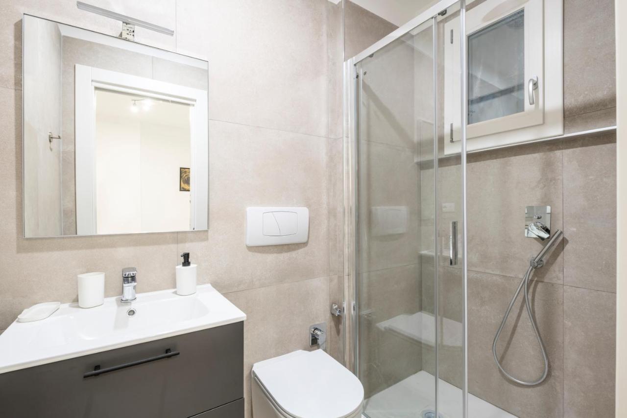 Easystayrome 10 Pax 3 Baths 1 Min From Metro Bagian luar foto